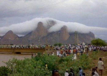 الشرق يطالب بالحكم الذاتي