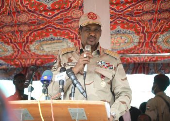 حميدتي يحذر من الرتب الوهمية ويدعو لعدم ارتداء الكداميل