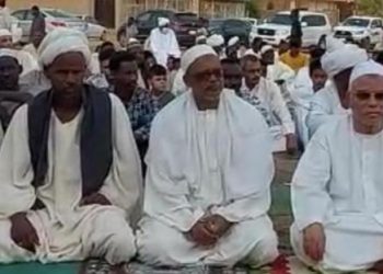 السفير السعودي يؤدي صلاة العيد بساحة كافوري