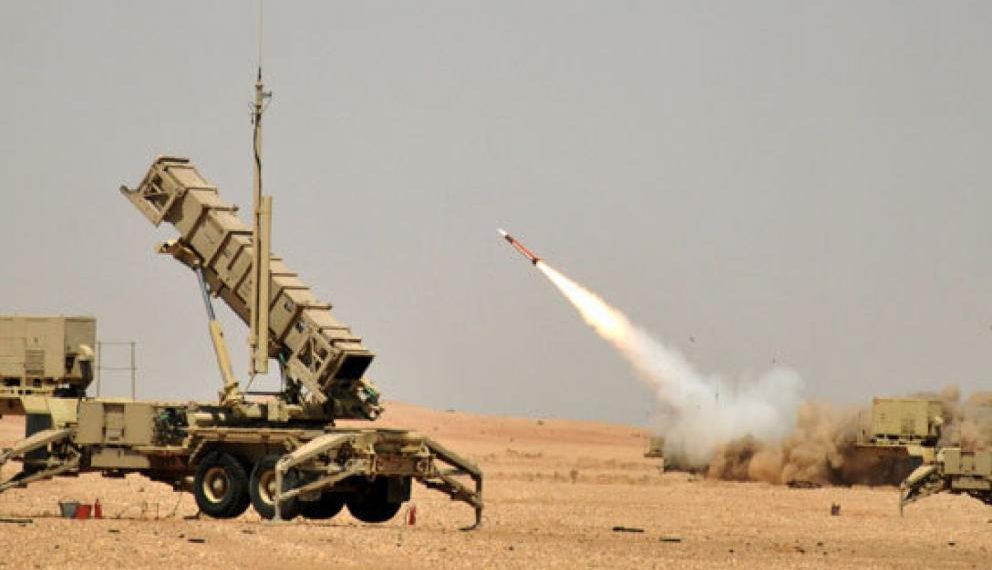 التحالف يعترض مسيّرتين و4 صواريخ حوثية باتجاه السعودية