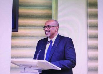 وكيل قطاع النفط المهندس وليد الاسد   يكشف  عن  بداية  التنفيذ  الفعلي  لبرنامج  زيادة الانتاج  النفطي الذي  بداء  من  الأول  من  اغسطس  الحالي  يستهدف  زيادة  انتاج  حوالي  (10) الف برميل  يومياً  تمهيداً  للوصول  للاكتفاء  الذاتي