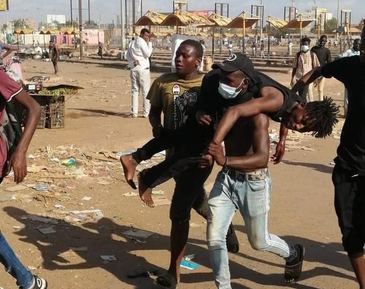 ⭕عااااجل مظاهرات  بالسوق العربي الان وإصابة شرطي وعدد من المتظاهرين