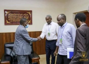 عضو مجلس السيادة الطاهر حجر يرأس اجتماعاً خاصاً بالخط الناقل لكهرباء دارفور