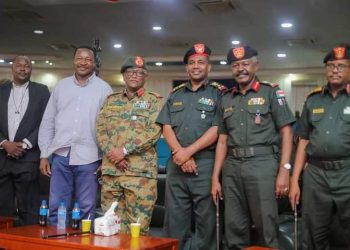 سلاح الأسلحة والذخائر في المركز الأول في فعالية الأغنية العاطفية