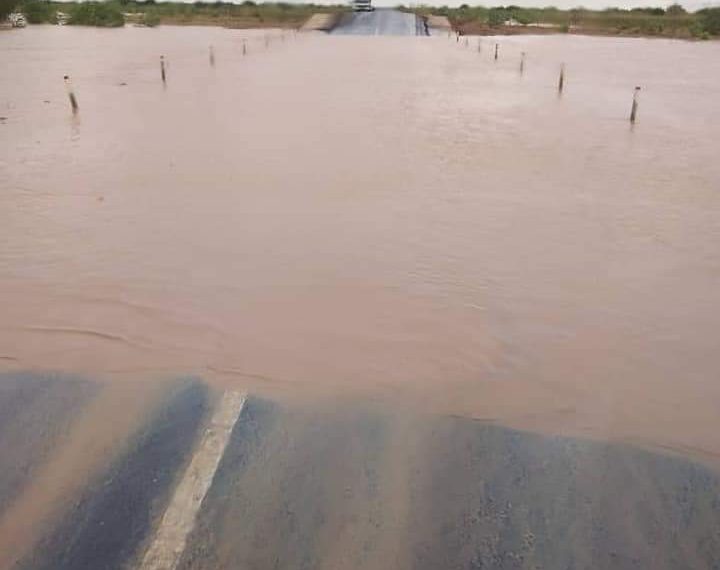 ⭕تنويه السيول تجتاح طريق الصادرات   بارا في منطقة الحجاب جبرة الشيخ ورهيد النوبه وتم حجز المركبات الملاكي  وعلي المسافرين بالمركبات الصغيره التوجه بطريق الابيض النيل الابيض