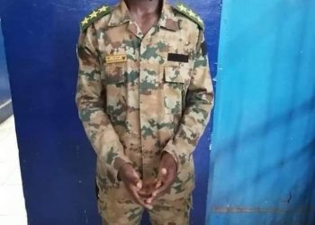 توقيف  متهم  بانتحال  شخصية  ضابط  بالجيش بمجمع  الجمهور  يخدم  المواطنين  (بالكسرة )