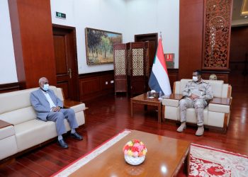 لدى لقائه والي شرق دارفور النائب الأول يؤكد اهتمامه بمتابعة انفاذ المشروعات الخدمية والتنموية بالولاية