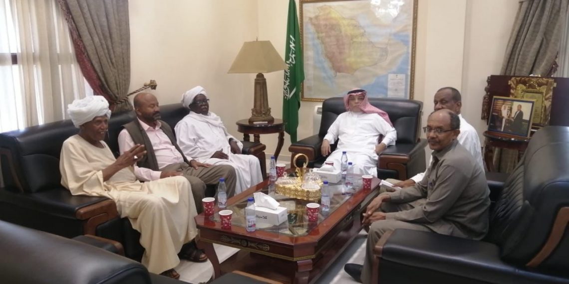 تحالف أبناء الشمال واللجنة التنفيذية لمنطقة الغابة يناقشون مع السفير السعودي جهود تطوير مشروع الراجحي الزراعي.