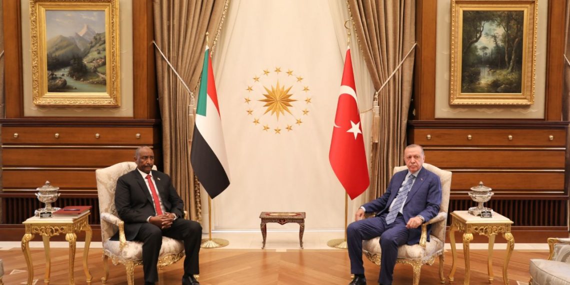 الرئيس التركي والبرهان يعقدان لقاءا ثنائيا