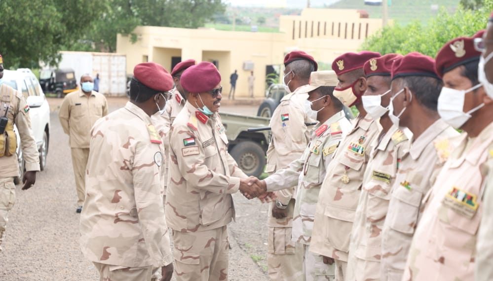 ممثل الدعم السريع يشهد تخريج متدربي دورة الاسلحة المتقدمة