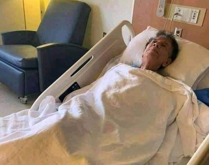 ?عاجل……………………… {إنّا لله وإنّا إليه راجعون} الفنان السوداني الكبير الكابلي في ذمة الله.. نسأل الله أن يرحمهُ، ويغفر له، ويسكنه فسيح جناته ويلهم أهله، وذويه الصبر والسلوان.