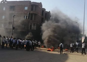 #عاجل يحدث الان… خروج طلاب المدرسة الصناعية بعطبرة في مظاهرة صباحية بسبب انعدام الخبز