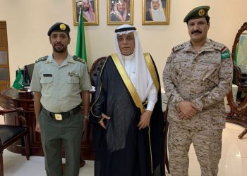 سفير خادم الحرمين الشريفين يقلد ضابطاً رتبته العسكرية