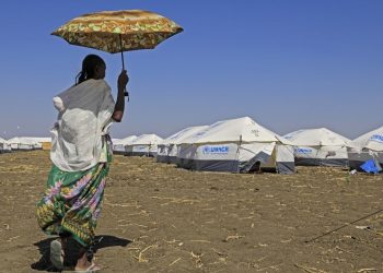 والي القضارف يقر بضغط كبير بسبب اللاجئين ويتوعد بعام حاسم للمنظمات بالولاية