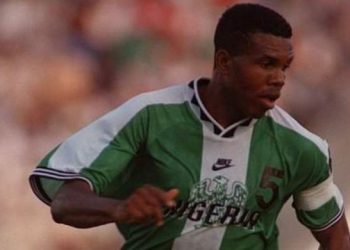 لاعب سابق حاصل علي ميدالية ذهبية يقود حافلة لاعالة أسرته