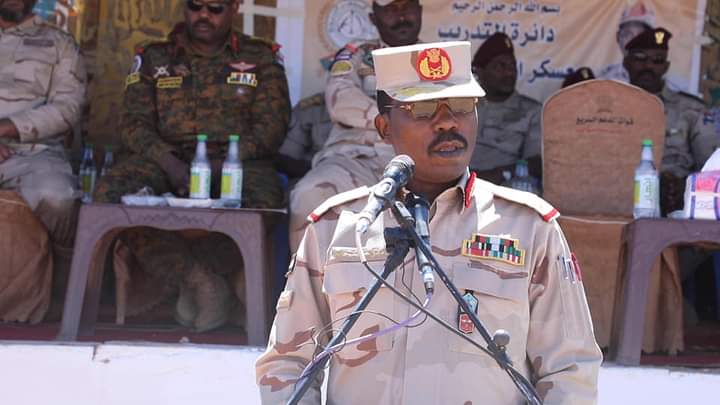 الدعم السريع تُخرج منسوبي دورة مكافحة الإرهاب بمعسكر الشهيد حمودة بامدرمان