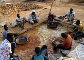 قرارات صارمة لضبط التعدين الأهلي بالشمالية