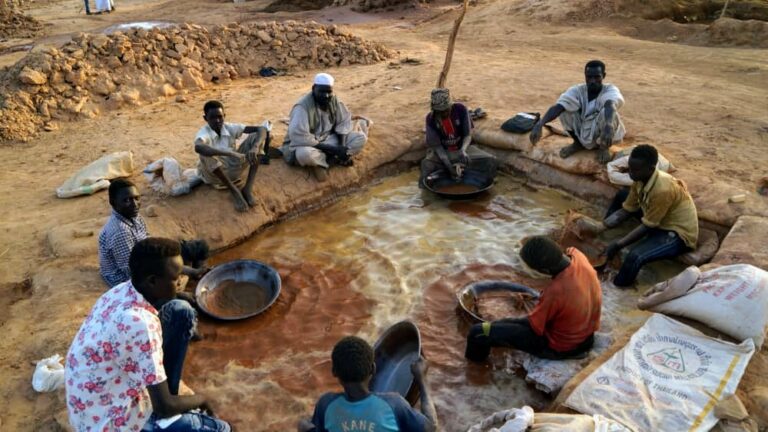 قرارات صارمة لضبط التعدين الأهلي بالشمالية