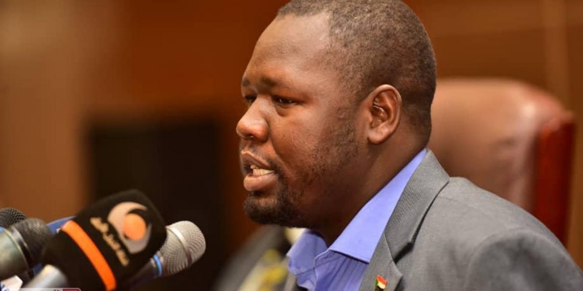 أردول: أمريكا وبريطانيا تدعمان الشيوعي الممنوع في بلادهما