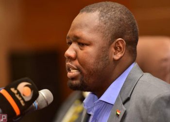 أردول: أمريكا وبريطانيا تدعمان الشيوعي الممنوع في بلادهما