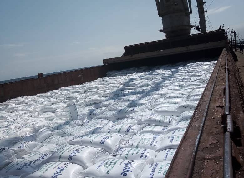 تفريغ 200الف طن يوريا بالميناء الاخضر ببورتسودان