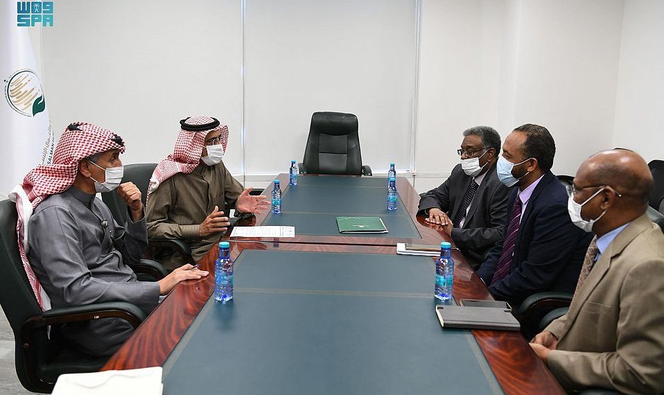 وزير الصحة السوداني المكلف يزور مقر مركز الملك سلمان للإغاثة