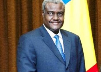 حزب الأمة القومي يسلم رئيس مفوضية لاتحاد الأفريقي نسخه من رؤيته لاستعادة الحكم المدنى