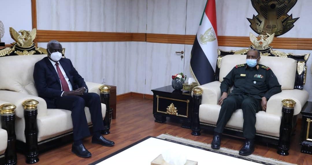 البرهان يحدد لوفد الإتحاد الأفريقي (4) محاور لحل الأزمة السودانية
