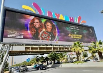 ظهور مصارعات امريكيات في شوارع جدة