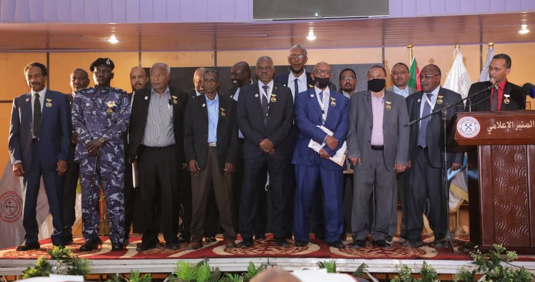 المعادن :  100 طن احتياطي الذهب