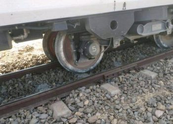 بالصورة.. قطار الجزيرة يخرج عن مساره