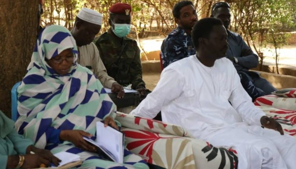 مناوي يلتقي قيادات نازحي معسكر زمزم