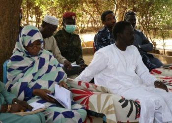 مناوي يلتقي قيادات نازحي معسكر زمزم