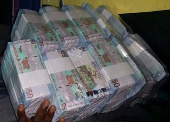 الجنيه يسجل ادني مستوياته