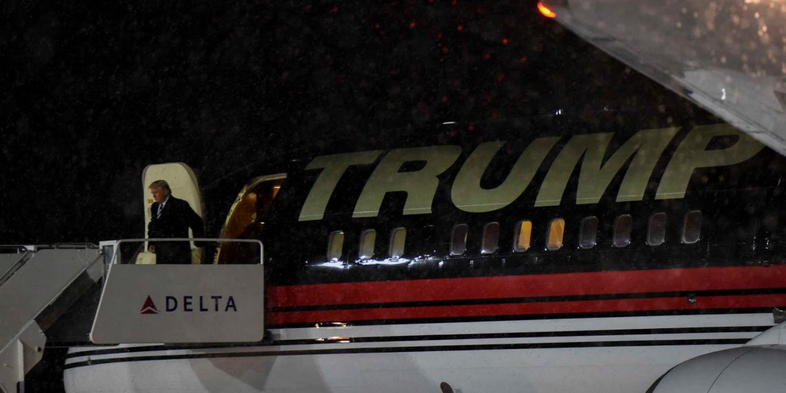 بسبب عطل في محركاتها هبوط طائرة ترامب اضطراريا