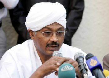 مبارك الفاضل :حمدوك لن يعود