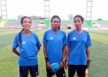 طاقم تحكيم نسائي سوداني لادارة مباراة يوغندا وإثيوبيا