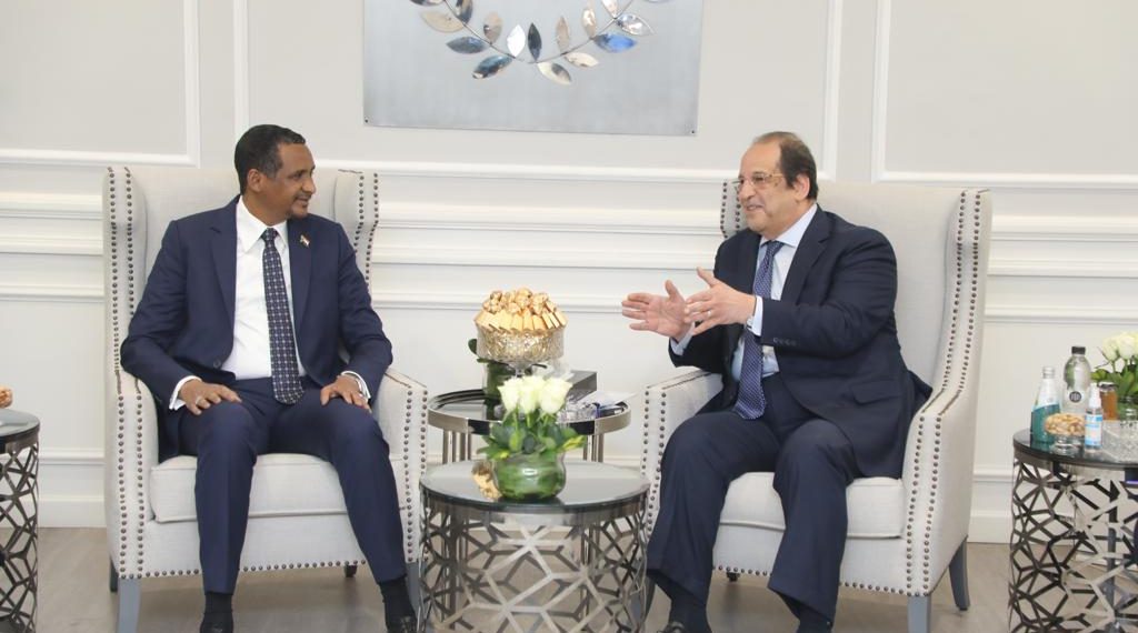 دقلو يبحث مع وفد مصري برئاسة مدير المخابرات عدد من القضايا