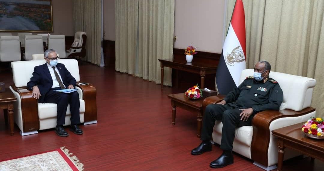 البرهان يلتقي مسؤول بريطاني رفيع