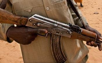 مصرع رجل أعمال وابن شقيقته علي يد مسلحين