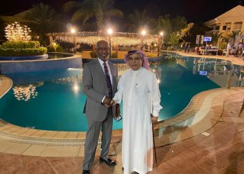 سفير خادم الحرمين الشريفين يشارك في حفل زواج كريمة النفيدي