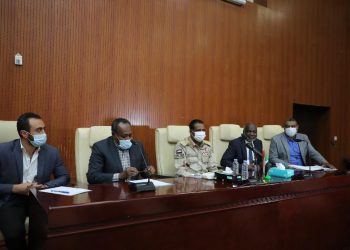 حميدتي يتوعد “مافيا” الدولار وتهريب الذهب بعقوبات رادعة