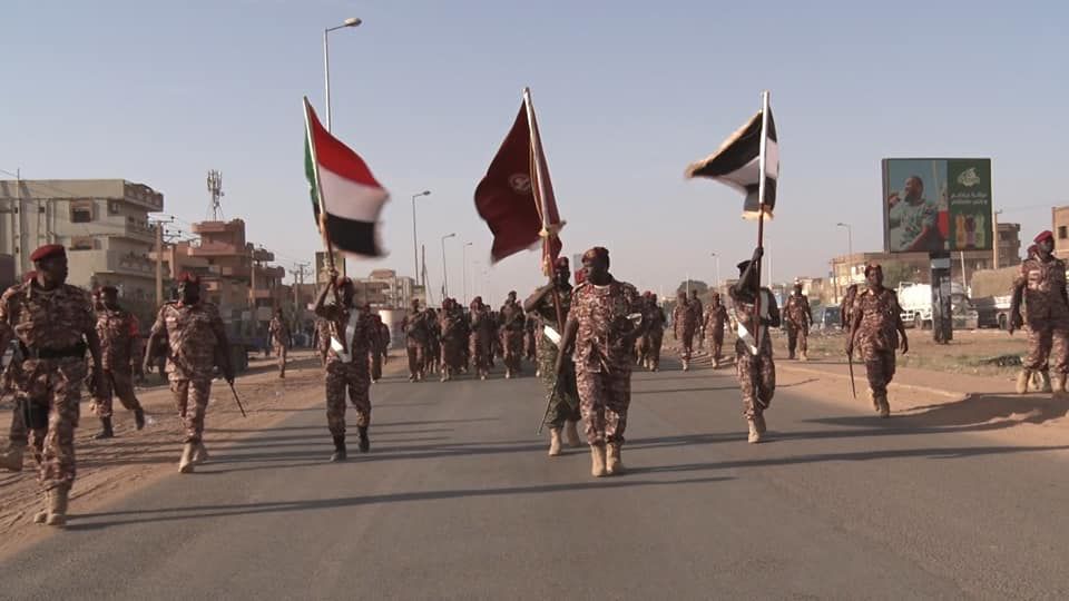 استعراض للجيش بشارع الوادي أمدرمان