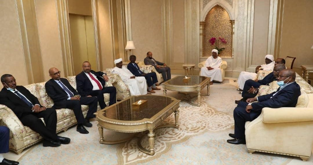 البرهان يلتقي وفد الجالية السودانية في الإمارات