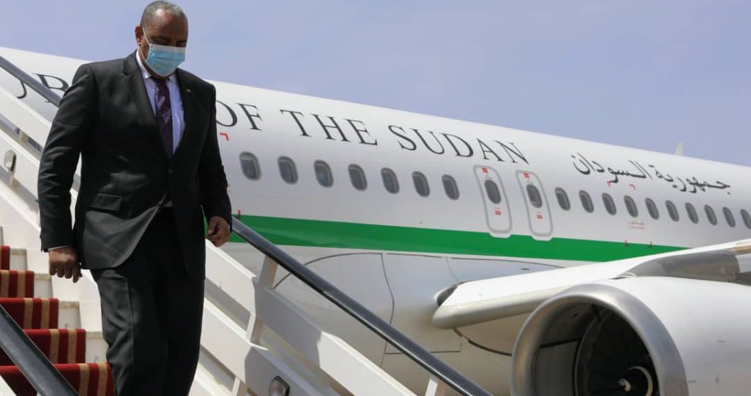 البرهان يعود للبلاد بعد زيارة لدولة الإمارات العربية المتحدة