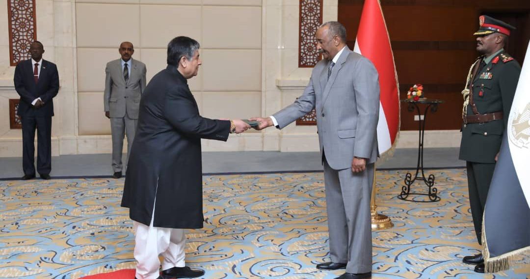 البرهان يتسلم إعتماد (7)سفراء