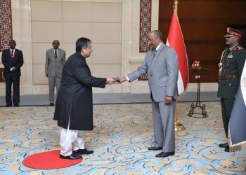 البرهان يتسلم إعتماد (7)سفراء