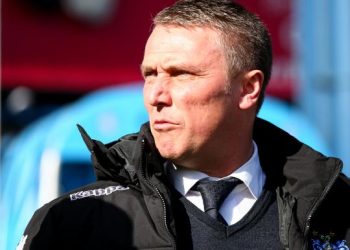 إعفاءالمدير الفني  لي كلارك