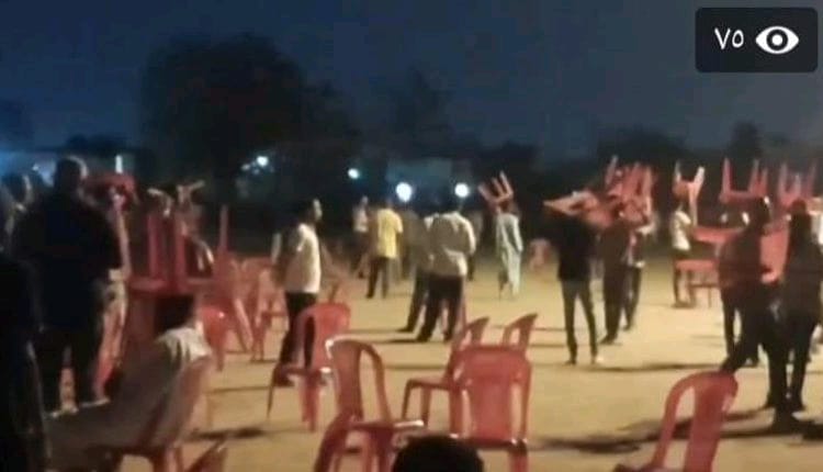 فض ندوة للشيوعي بالغاز المسيل للدموع والحجارة