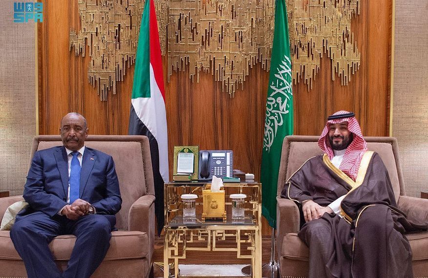 سمو ولي العهد يلتقي رئيس مجلس السيادة السوداني ويستعرضان أوجه العلاقات السعودية السودانية في مختلف المجالات والفرص الواعدة بتطويرها